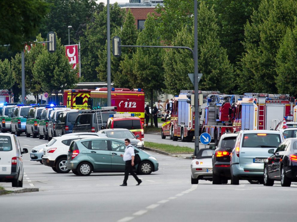 Πυροβολισμοί στο Μόναχο: Τουλάχιστον 9 νεκροί και δεκάδες τραυματίες (βίντεο και εικόνες)
