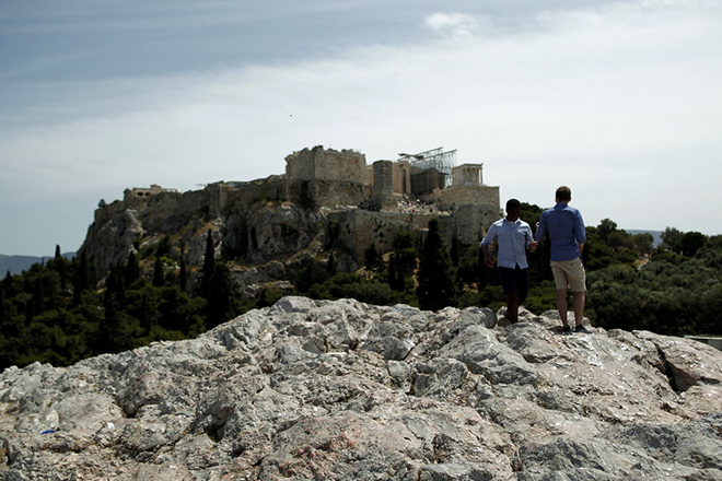 Η αντιφατική εικόνα του τουρισμού: Μειωμένη η κίνηση αλλά αυξημένα τα έσοδα