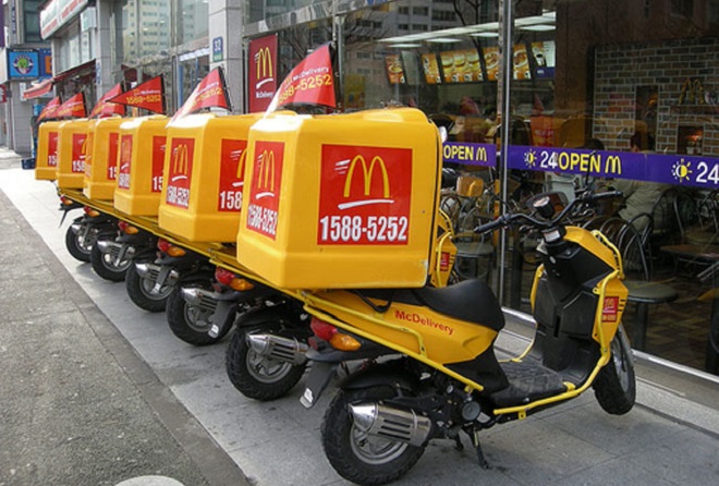 Τα Mc Donald’s στέλνουν το φαγητό σπίτι σας!