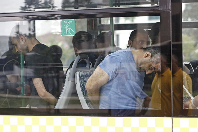 Συνεχίζεται το πογκρόμ συλλήψεων στην Τουρκία για το πραξικόπημα
