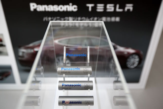 Η Panasonic «ρίχνει» στην Tesla 256 εκατ. δολάρια