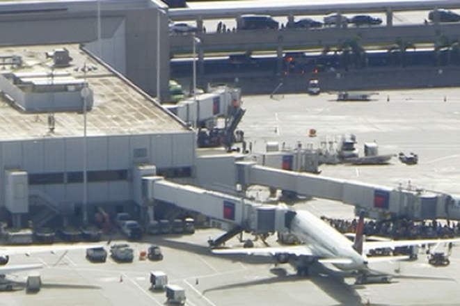 Πολύνεκρη επίθεση στο αεροδρόμιο της Φλόριντα