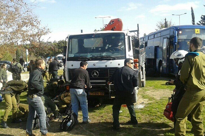 Φορτηγό έπεσε σε στρατιώτες στην Ιερουσαλήμ – Αναφορές για νεκρούς και πολλούς τραυματίες