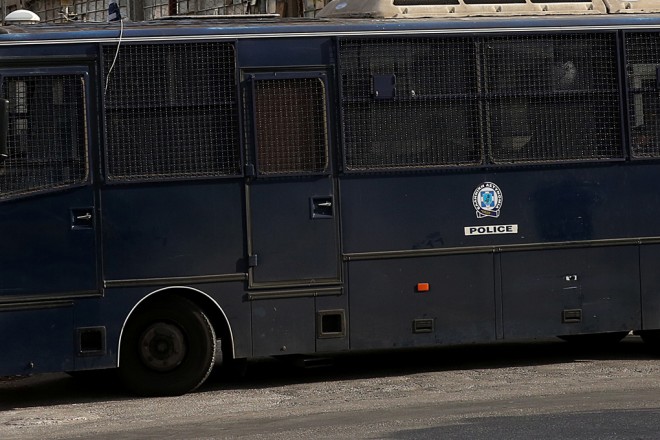 Ένοπλη επίθεση κατά αστυνομικών στα γραφεία του ΠΑΣΟΚ