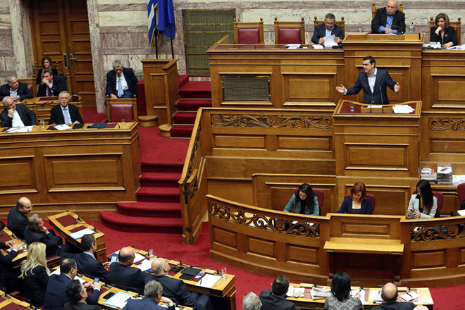 Αψιμαχίες στη Βουλή για την αξιολόγηση, την διαπλοκή και το Κυπριακό