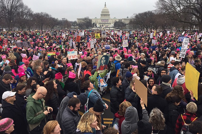 Χιλιάδες διαδηλωτές κατά του Τραμπ