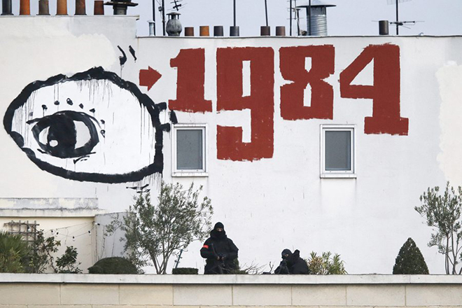 Πώς ο Τραμπ έκανε το «1984» του Τζορτζ Όργουελ ξανά επίκαιρο