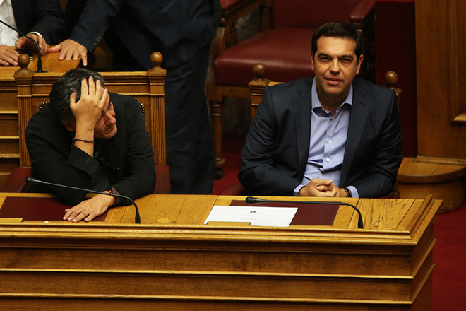 WSJ: Εσωκομματική μάχη στον ΣΥΡΙΖΑ για τα μέτρα του ΔΝΤ