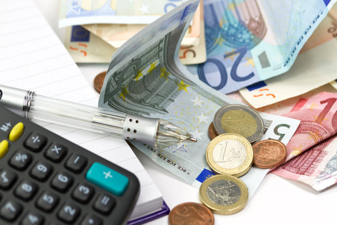 ΟΟΣΑ: Οι φόροι στους μισθούς στην Ελλάδα, αντίστοιχοι με Γαλλίας, Ιταλίας και Βελγίου