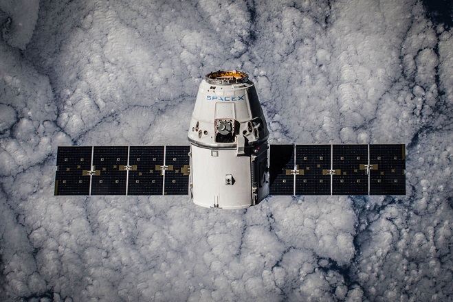 Η SpaceX στέλνει τους πρώτους αστροτουρίστες γύρω από τη Σελήνη