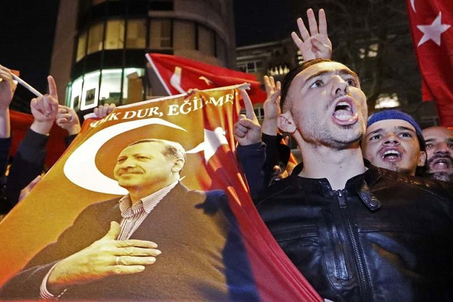 Νέα τροπή στην αντιπαράθεση Ολλανδίας-Τουρκίας – Στα άκρα οι δύο πλευρές