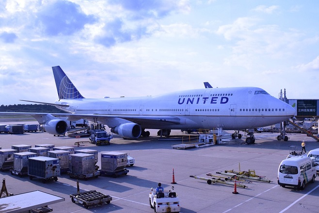 Νέα μαρτυρία: Η United airlines έχει απειλήσει επιβάτη με χειροπέδες