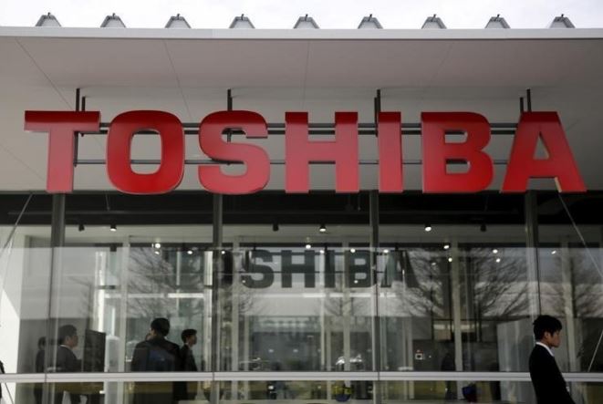 Το μέλλον της Toshiba κρέμεται από μια κλωστή