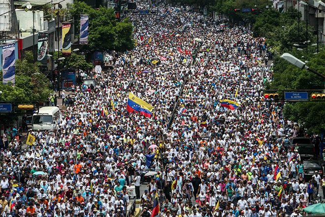 Τους 100 έφτασαν οι νεκροί των διαδηλώσεων στη Βενεζουέλα