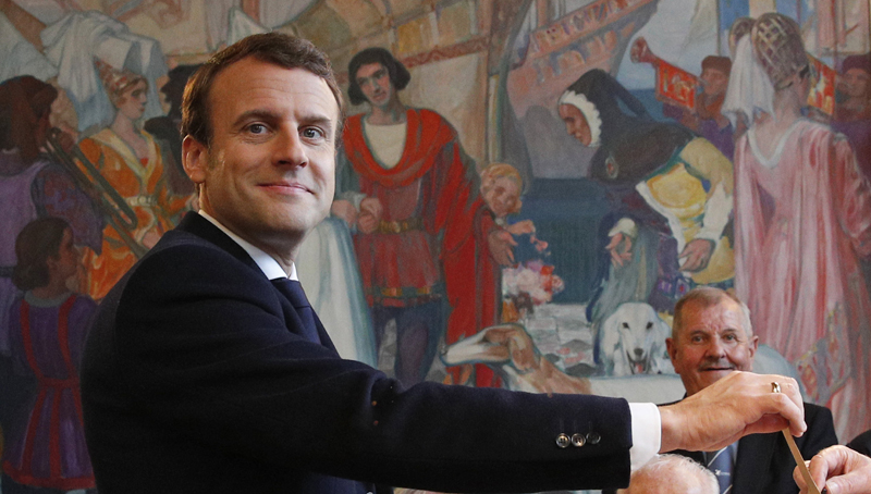 Συντριπτική νίκη Μακρόν με 65% στις γαλλικές εκλογές