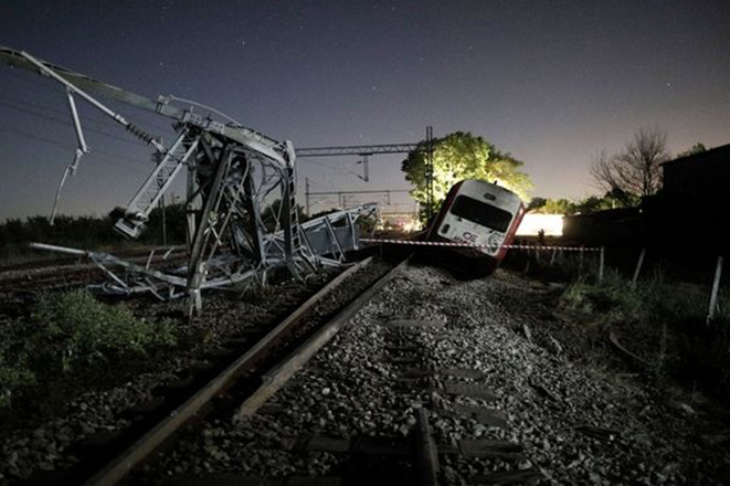 Εκτροχιασμός τρένου στο Άδενδρο: Συγκλονιστικές μαρτυρίες και σοκαριστικές εικόνες