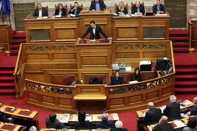 Τη Βουλή θα ενημερώσει για τη συμφωνία ο Αλέξης Τσίπρας – Τηλεφωνική συνομιλία με Μητσοτάκη-Γεννηματά