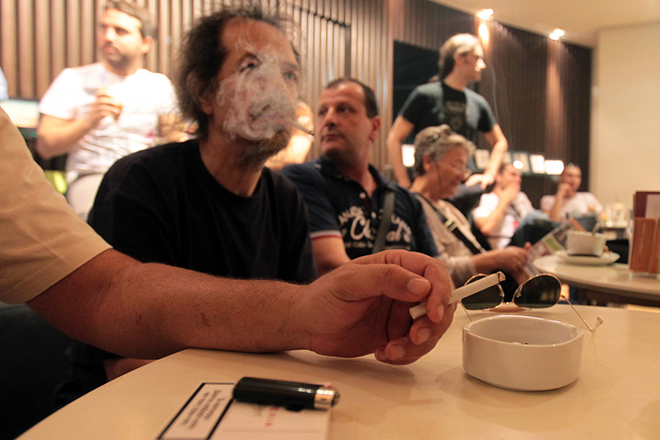 Καπνίζουν οι Έλληνες τόσο πολύ όσο νομίζουμε;