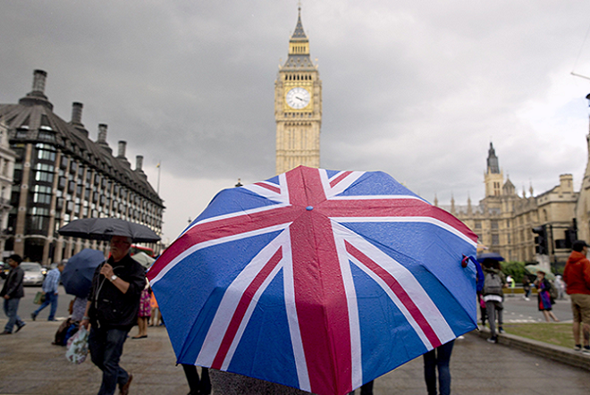 Ο Βρετανός ΥΠΟΙΚ προειδοποιεί: Το Brexit πλήττει τις επιχειρηματικές επενδύσεις