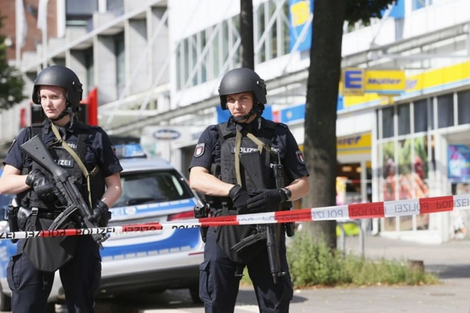 Επίθεση με μαχαίρι σε γερμανικό σούπερ μάρκετ – Ένας νεκρός και πολλοί τραυματίες