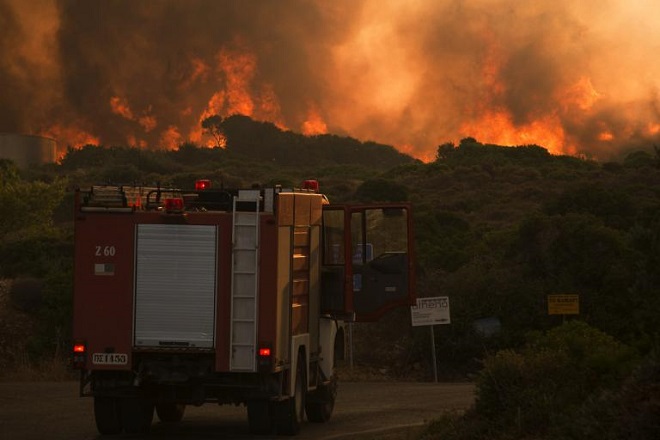 Πύρινη κόλαση στα Κύθηρα: Σε κατάσταση έκτακτης ανάγκης το νησί