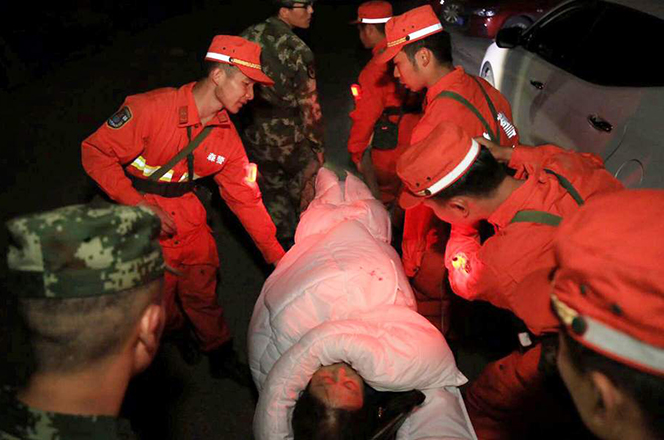Δεκάδες νεκροί και τραυματίες από τον σεισμό 7 Ρίχτερ στην Κίνα