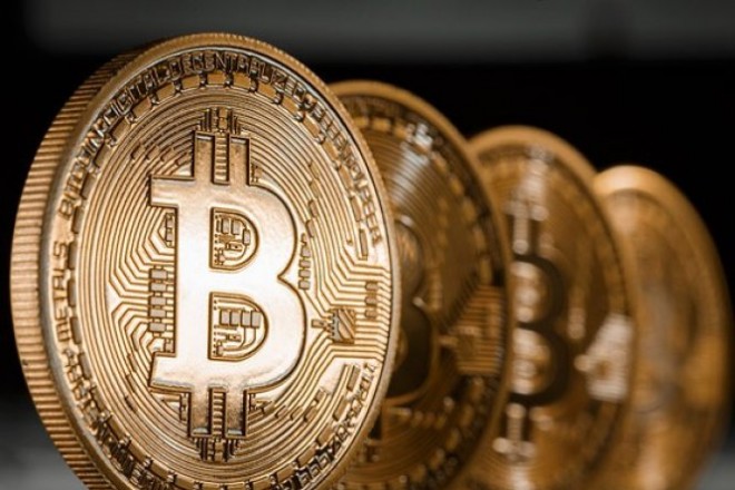 Σε πρωτοφανή επίπεδα το Bitcoin: Ξεπέρασε τα 4.500 δολάρια