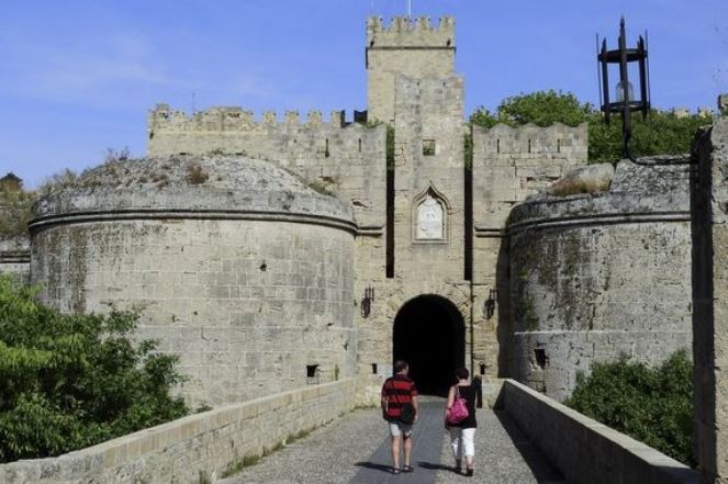 Αυξημένη η τουριστική κίνηση στη Ρόδο και τον Νοέμβριο