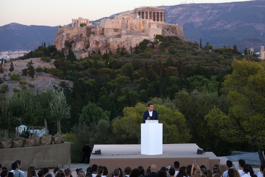 Υπέρ της θέσης Μακρόν για κοινό υπουργό Οικονομικών της ευρωζώνης ο Τσίπρας