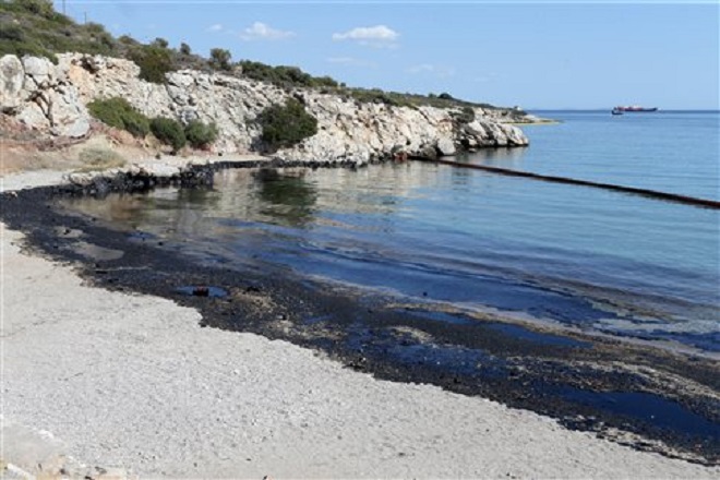 Έρευνες του λιμενικού και στα καύσιμα του Blue Star Patmos