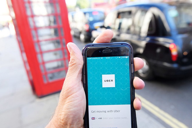 Ξεσηκώθηκαν οι Βρετανοί: 500.000 υπογραφές κατά της απαγόρευσης της Uber στο Λονδίνο