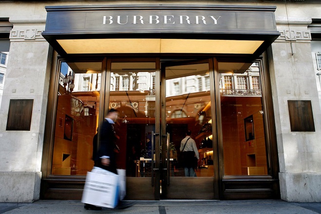 Οίκος Burberry: Τέλος στην καύση προϊόντων και την χρήση αληθινής γούνας