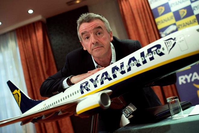 Η Ryanair εκλιπαρεί τους πιλότους της να παραμείνουν στην εταιρεία