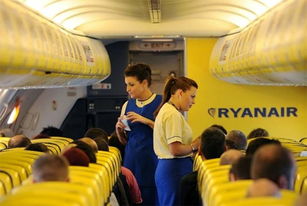 Η Ryanair προσλαμβάνει προσωπικό από την Ελλάδα – Τι πρέπει να ξέρετε