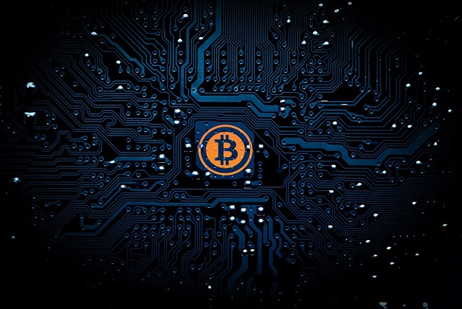 Συνεχίζεται το ράλι του Bitcoin – Στα 6.900 δολάρια η τιμή του