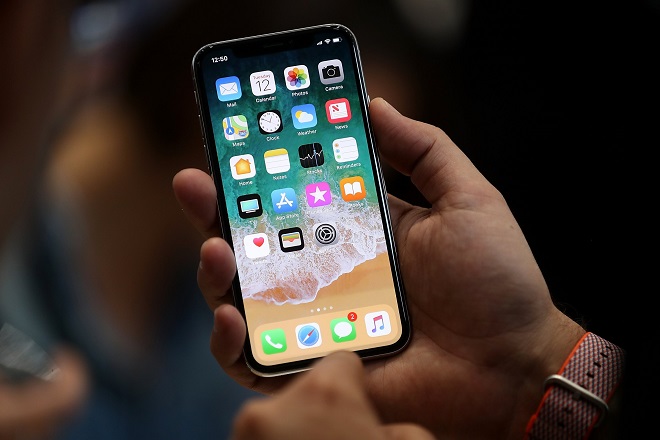 iPhone X: Ξεκίνησε σήμερα η διάθεση – Πόσο κοστίζει το ακριβότερο iPhone που ήρθε ποτέ στην Ελλάδα