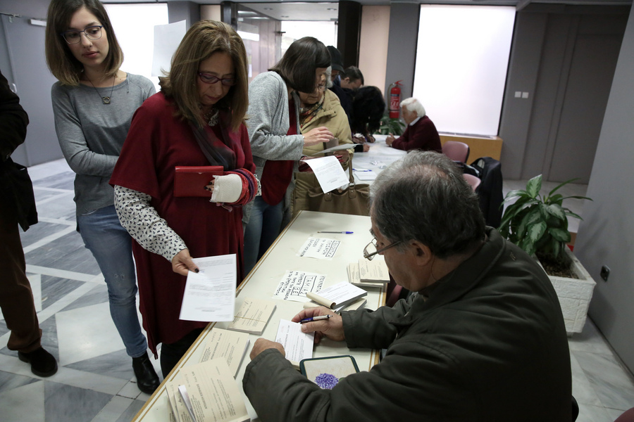 Πανστρατιά για την Κεντροαριστερά: Πάνω από 200.000 η συμμετοχή των πολιτών