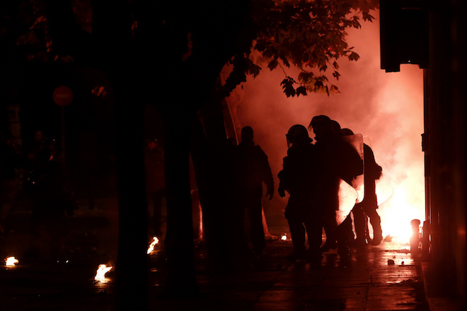 Ευχές για ταχεία ανάρρωση από τον ΣΥΡΙΖΑ στην δικηγόρο που τραυματίστηκε στα Εξάρχεια