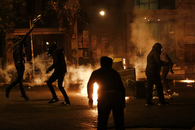 Δεκαέξι συλλήψεις και 23 προσαγωγές στα επεισόδια χθες στα Εξάρχεια