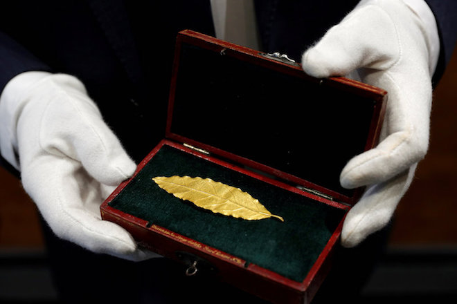 Ένα χρυσό φύλλο από το στέμμα του Ναπολέοντα δημοπρατήθηκε προς 625.000 ευρώ