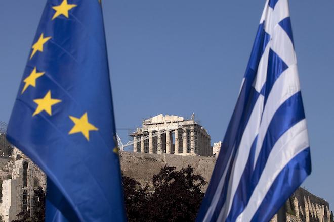 Bloomberg: «Η ελληνική ανάκαμψη είναι ένα αρχιτεκτονικό στυλ με χρήση μαρμάρινων κιόνων»