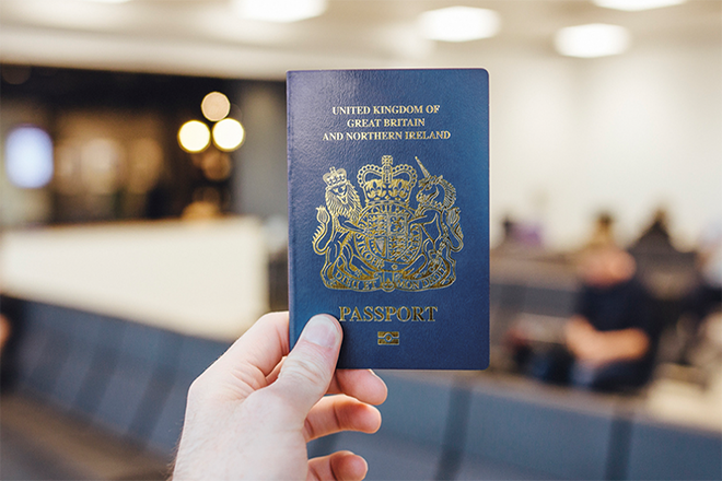 Γιατί η Βρετανία επέλεξε τα διαβατήριά της μετά το Brexit να είναι μπλε