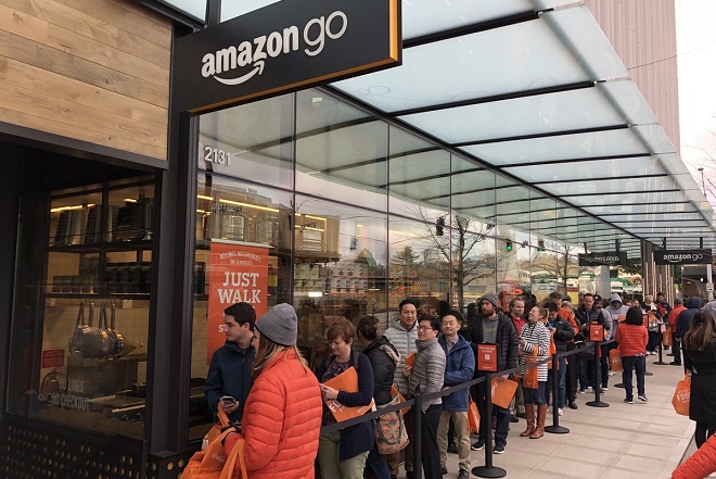Έσπασε τα «ταμεία» το νέο σούπερ μαρκετ της Amazon