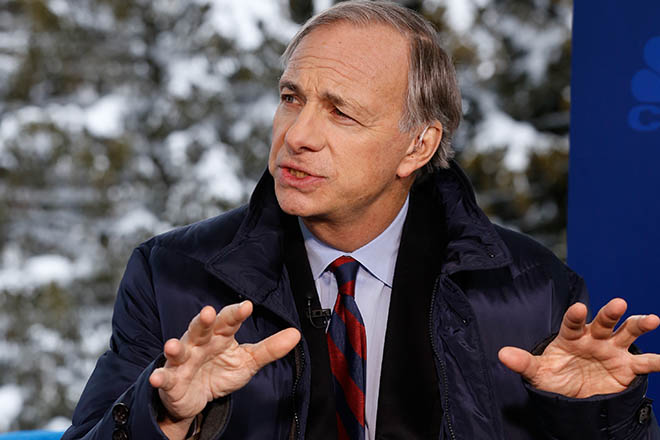 Dalio: Μετοχές και ομόλογα θα υποφέρουν, σε ύφεση οι ΗΠΑ το 2023