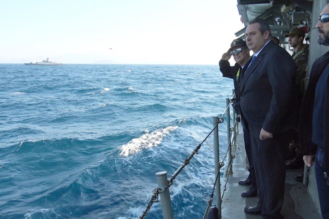 Hurriyet: Τουρκικά πλοία εμπόδισαν τον Καμμένο να προσεγγίσει τα Ίμια