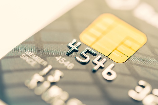 Γιατί δεν πρέπει να σώζετε τους αριθμούς των χρεωστικών ή πιστωτικών καρτών σας σε ιστοσελίδες ή εφαρμογές αποθήκευσης κωδικών