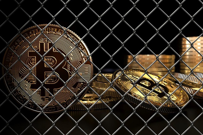 Τράπεζες σε Βρετανία και ΗΠΑ «κλείνουν την πόρτα» στο Bitcoin