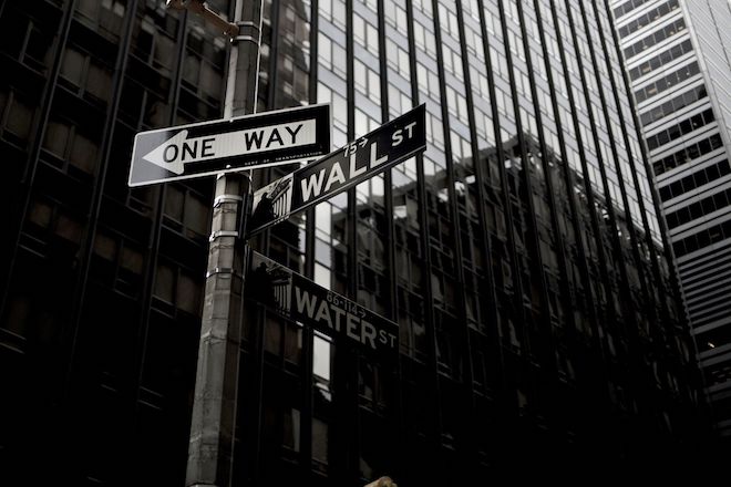 Μεγάλη «βουτιά» για τον Dow Jones…λόγω Τραμπ