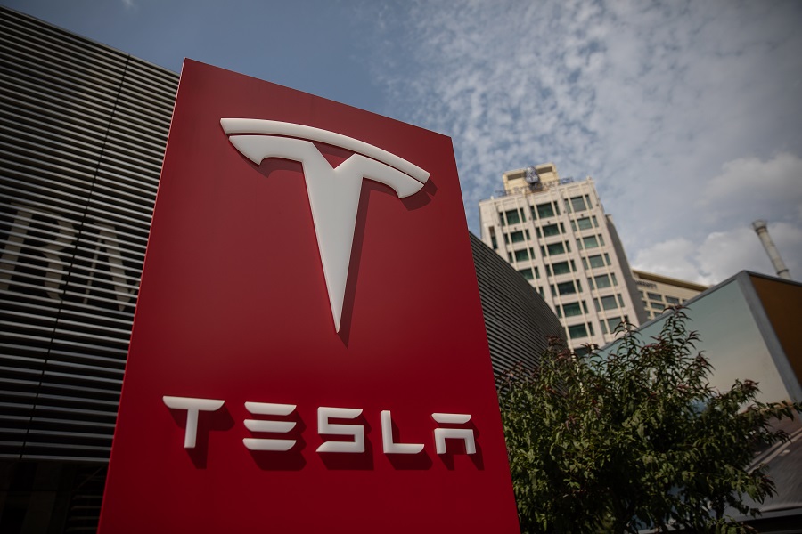 Η Tesla δίνει λύση στο πρόβλημα της αργής φόρτισης των ηλεκτρικών αυτοκινήτων