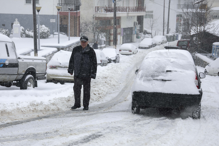 Λευκά Χριστούγεννα με πολύ κρύο σε όλη τη χώρα από το βράδυ της παραμονής